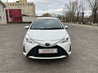2017 Toyota Vitz III (XP130) Рестайлинг, белый, 1050000 рублей, вид 1