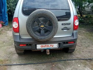 2014 Chevrolet Niva I Рестайлинг, серебристый, 650000 рублей, вид 5