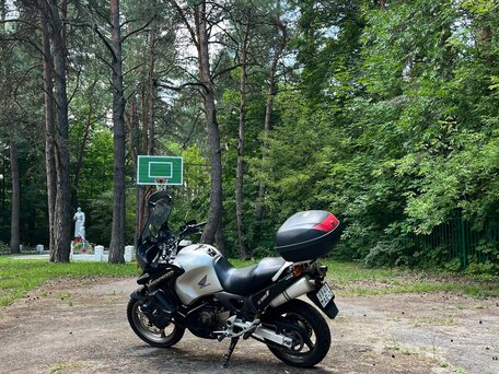 1999 Honda XL1000V Varadero, серебристый, 430000 рублей, вид 4