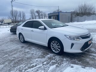 2017 Toyota Camry VII (XV50) Рестайлинг, белый, 2100000 рублей, вид 1