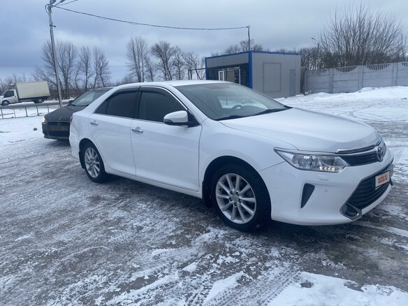2017 Toyota Camry VII (XV50) Рестайлинг, белый, 2100000 рублей