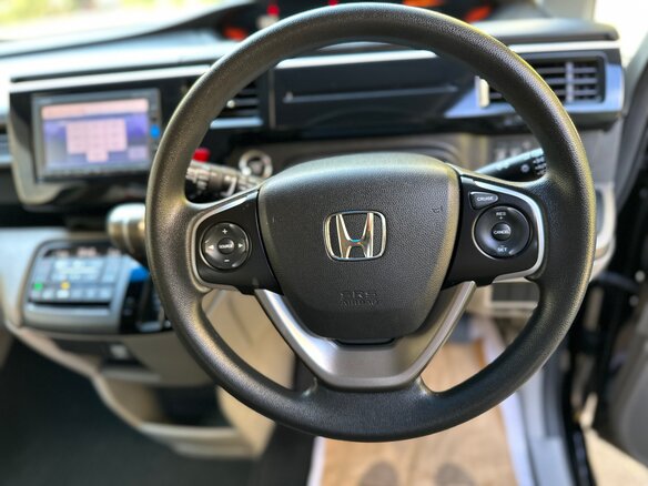 2017 Honda Stepwgn V, чёрный, 2500000 рублей - вид 11