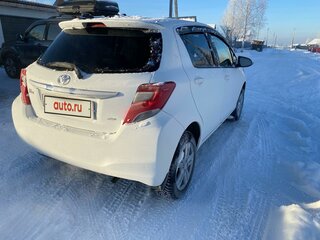 2016 Toyota Vitz III (XP130) Рестайлинг, белый, 1100000 рублей, вид 4