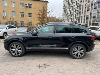 2013 Volkswagen Touareg II, чёрный, 1999999 рублей, вид 4
