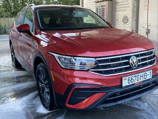 2022 Volkswagen Tiguan Allspace II Рестайлинг, красный, 3000000 рублей, вид 1