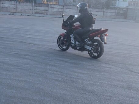 2001 Yamaha FZS1000 Fazer, красный, 300000 рублей, вид 2
