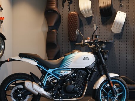 2026 Royal Enfield Guerrilla 450, синий, 559000 рублей, вид 1