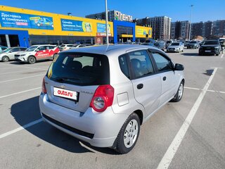 2010 Chevrolet Aveo I Рестайлинг, серебристый, 600000 рублей, вид 3