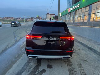 2021 Mitsubishi Outlander IV, чёрный, 4200000 рублей, вид 3