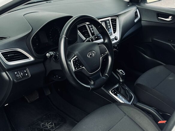 2020 Hyundai Solaris II Рестайлинг, белый, 1600000 рублей - вид 8
