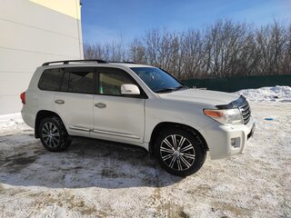 2012 Toyota Land Cruiser 200 Series Рестайлинг 1, белый, 4500000 рублей, вид 3