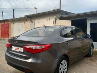 2014 Kia Rio 6-speed III, серый, 900000 рублей, вид 4