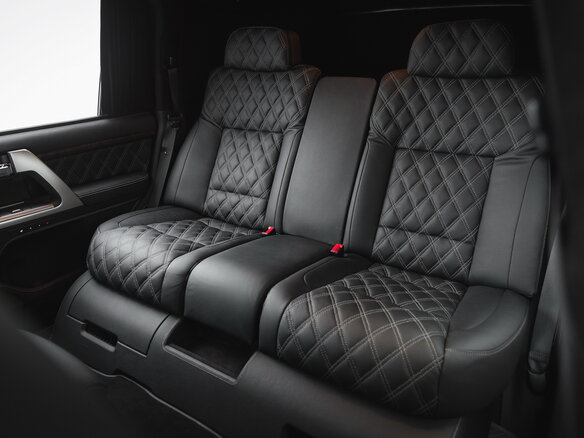 2017 Toyota Land Cruiser 200 Series Рестайлинг 2, чёрный - вид 3