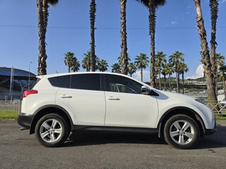 2014 Toyota RAV4 IV (XA40), белый, 1900000 рублей, вид 4