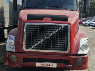 2003 Volvo VNL, красный, 1800000 рублей, вид 1