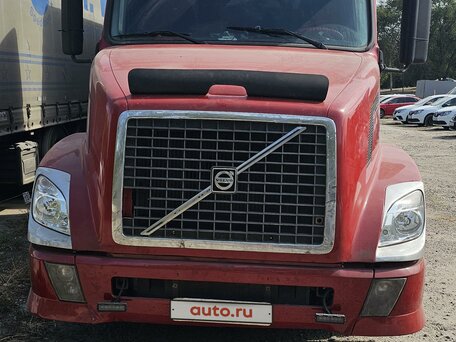 2003 Volvo VNL, красный, 1800000 рублей, вид 1