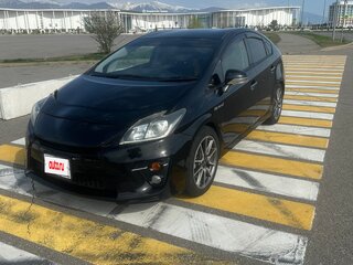 2013 Toyota Prius III Рестайлинг (XW30), чёрный, 1610000 рублей, вид 3