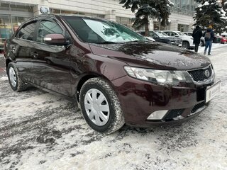 2009 Kia Cerato 4-speed II, красный, 900000 рублей, вид 3