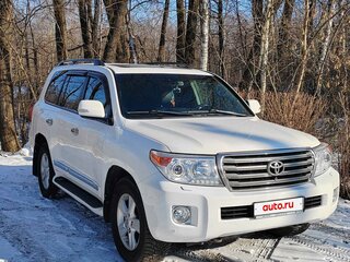 2013 Toyota Land Cruiser 200 Series Рестайлинг 1, белый, 3500000 рублей, вид 2