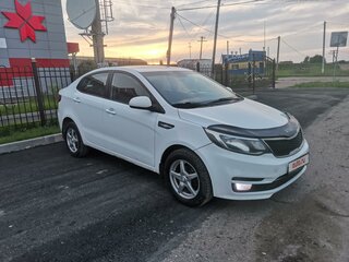 2015 Kia Rio III Рестайлинг, белый, 1050000 рублей, вид 3