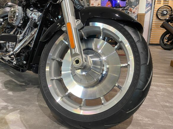 2024 Harley-Davidson Fat Boy, чёрный - вид 3
