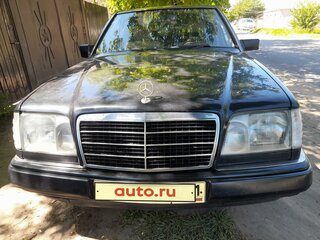 1993 Mercedes-Benz E-Класс 220 I (W124), чёрный, 450000 рублей, вид 1