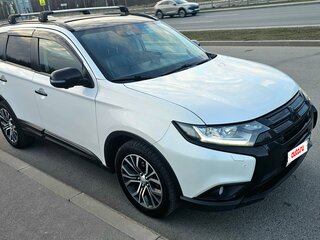 2017 Mitsubishi Outlander III Рестайлинг 2, белый, 2450000 рублей, вид 1