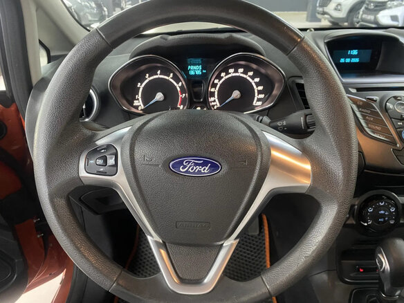 2016 Ford Fiesta Mk6 Рестайлинг, оранжевый - вид 10