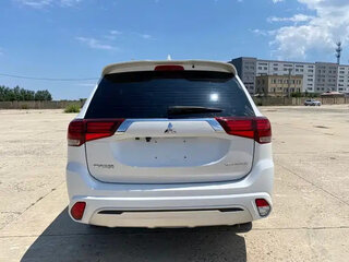 2021 Mitsubishi Outlander III Рестайлинг 3, белый, 1790500 рублей, вид 5
