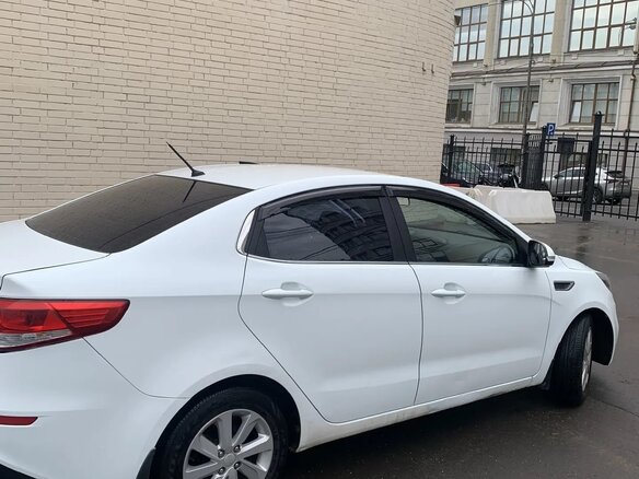 2015 Kia Rio III Рестайлинг, белый, 900000 рублей - вид 1