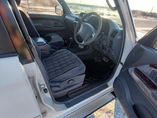 1999 Toyota Land Cruiser Prado 90 Series Рестайлинг, белый, 1599000 рублей, вид 4