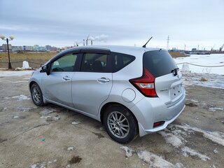 2019 Nissan Note e-Power II Рестайлинг, серебристый, 1350000 рублей, вид 5