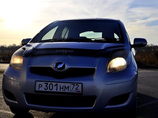 2009 Toyota Vitz II (XP90), серебристый, 820000 рублей, вид 1