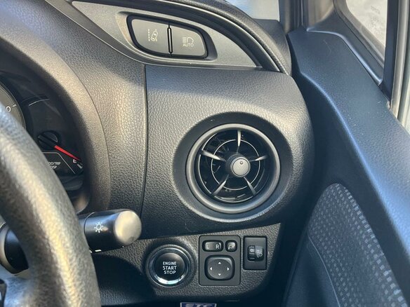 2018 Toyota Vitz III (XP130) Рестайлинг 2, белый, 1280000 рублей - вид 25