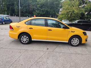 2017 Volkswagen Polo V Рестайлинг, жёлтый, 420000 рублей, вид 5