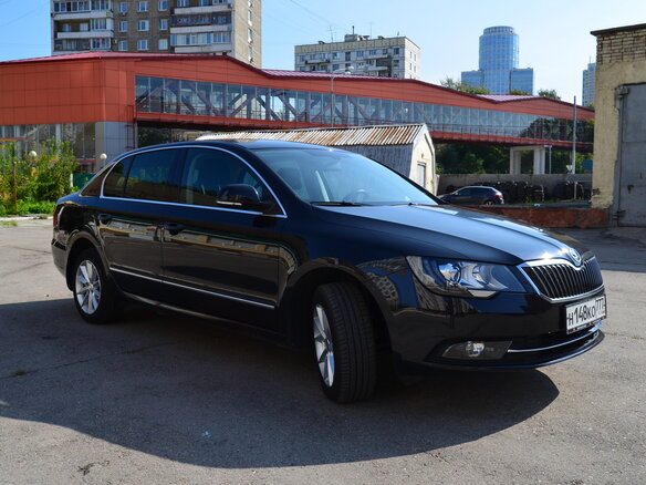 2014 Skoda Superb II Рестайлинг, чёрный - вид 2