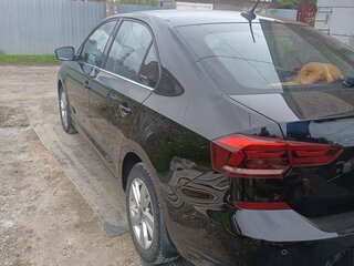 2021 Volkswagen Polo VI, чёрный, 2100000 рублей, вид 3