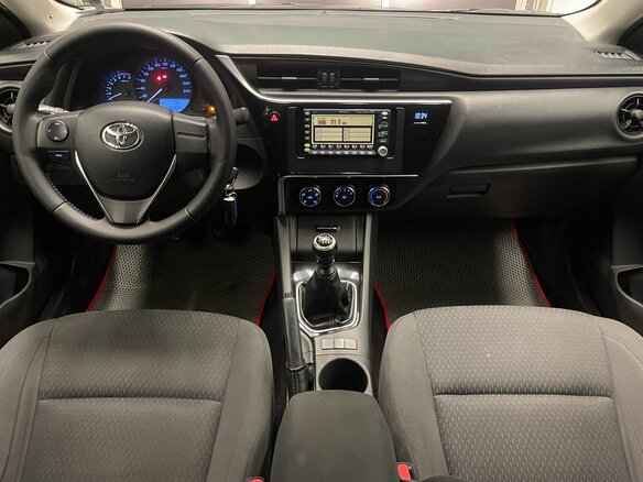 2017 Toyota Corolla XI (E160, E170, E180) Рестайлинг 1, серебристый, 1050000 рублей - вид 16