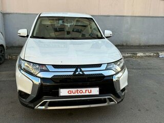 2019 Mitsubishi Outlander III Рестайлинг 3, белый, 1760000 рублей, вид 3