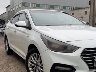 2017 Hyundai Solaris II, белый, 825000 рублей, вид 3