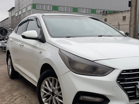 2017 Hyundai Solaris II, белый, 825000 рублей - вид 2