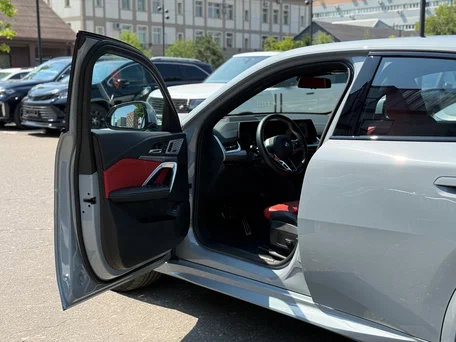 2026 BMW X2 xDrive25i II (U10), серый, 5840000 рублей, вид 4