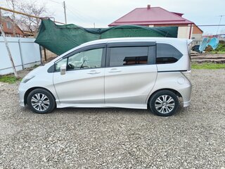 2012 Honda Freed I Рестайлинг, серебристый, 1270000 рублей, вид 3
