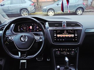 2019 Volkswagen Tiguan II, серебристый, 3000000 рублей, вид 5