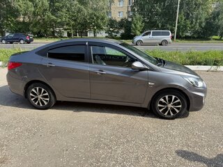 2014 Hyundai Solaris I, серый, 900000 рублей, вид 4