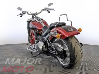 2018 Harley-Davidson Fat Boy, красный, 1760000 рублей, вид 3