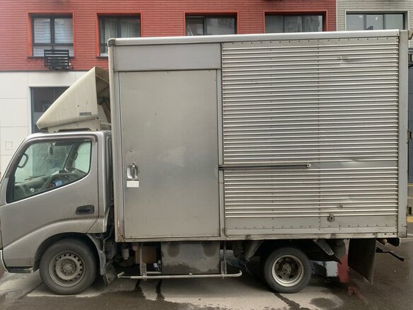 2006 Toyota Toyoace, серый, 1500000 рублей - вид 2