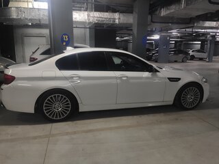 2010 BMW 5 серии 528i VI (F10/F11/F07), белый, 2000000 рублей, вид 2