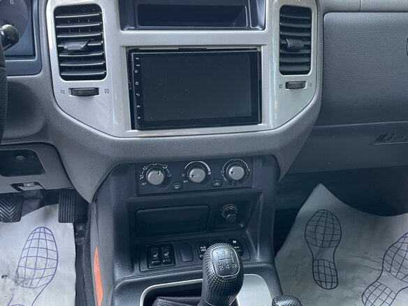 2004 Mitsubishi Pajero III Рестайлинг, серебристый, 820000 рублей - вид 12