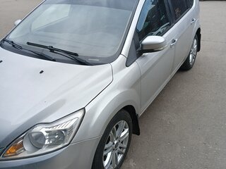 2010 Ford Focus II Рестайлинг, серебристый, 460000 рублей, вид 1